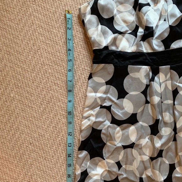 Satin Sleeveless Dot Blouse - Picture 4 of 5